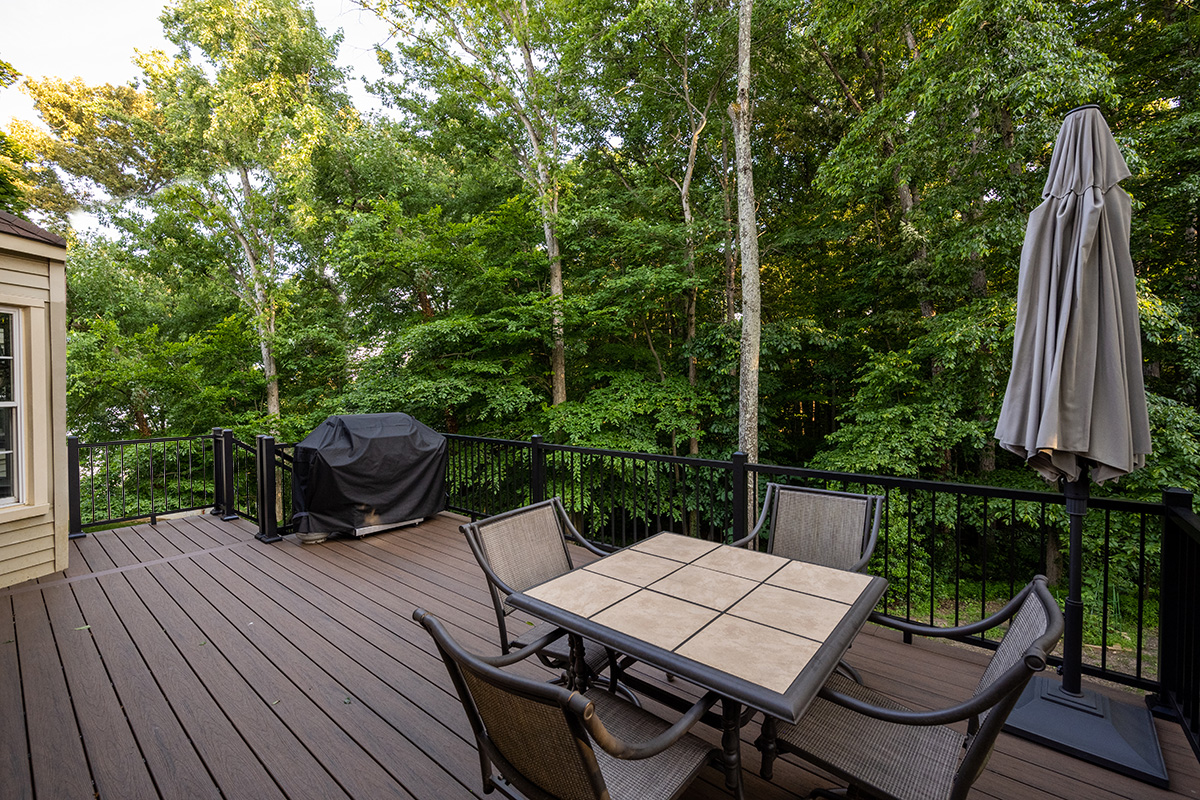 Composite Floor with All-Aluminum Railing