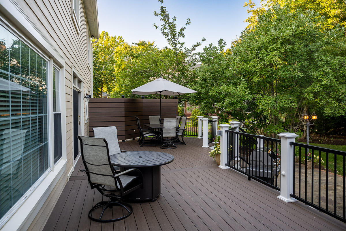 Composite Floor with Aluminum & Composite Railing