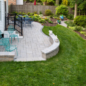 Paver Patio with Modular Sitting Walls