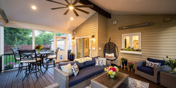 Screened Porch with Multiple Zones